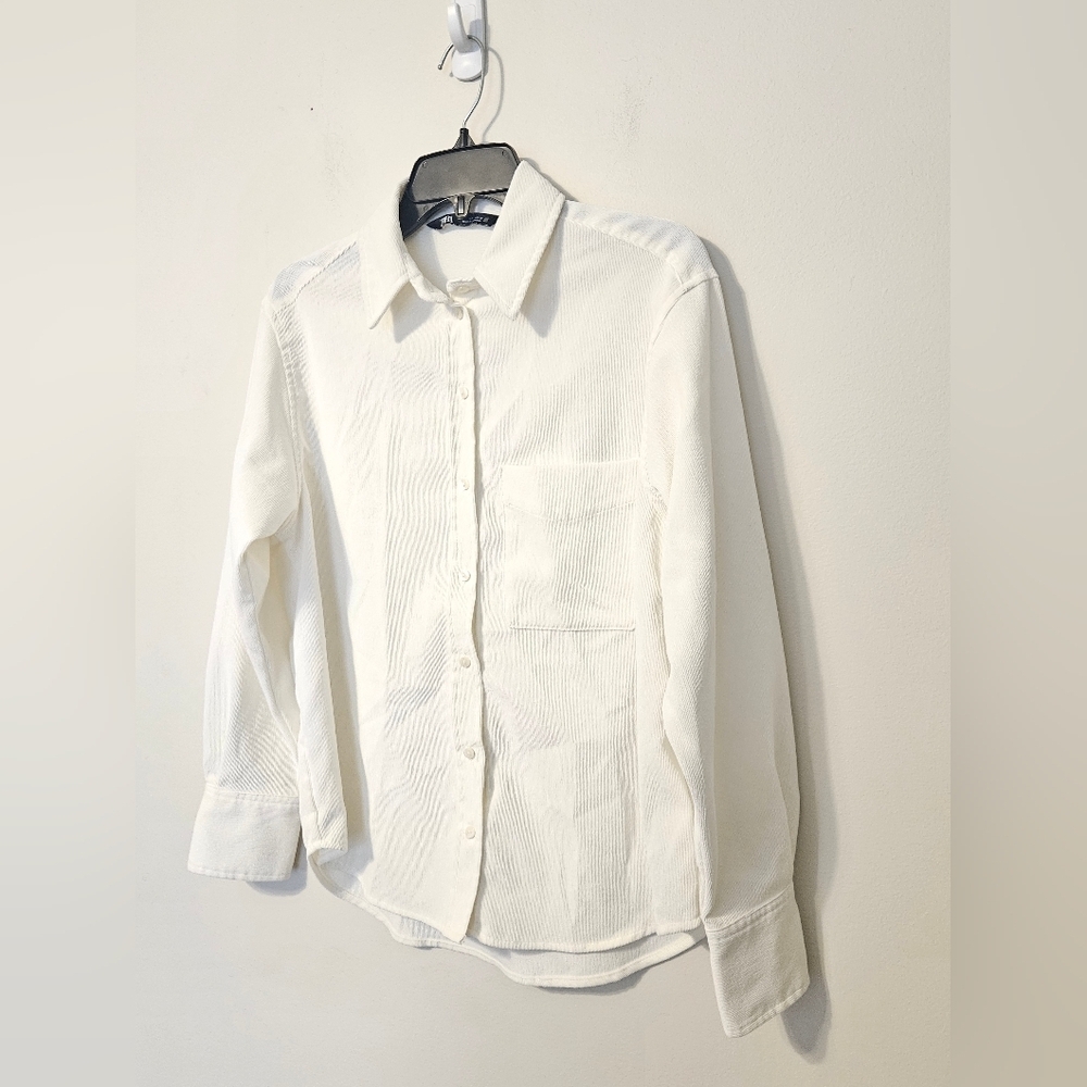 Zara button-up shirt with long sleeves and a single chest pocket - Picture 5 of 9